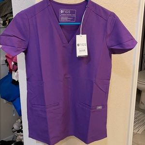 FIGS CASMA THREE POCKET SCRUB TOP
